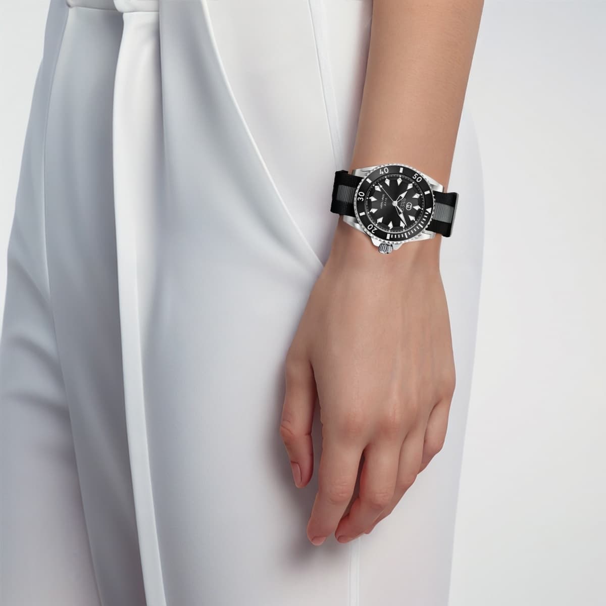 Механические часы GUCCI Dive Automatic 40mm Black Nylon - изображение 2