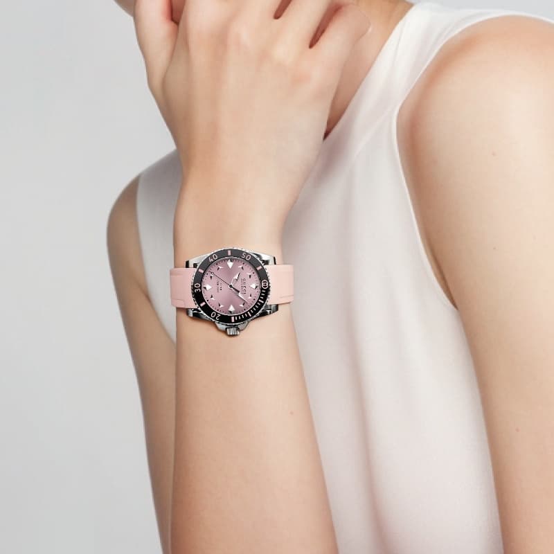 Механические часы Gucci Dive 36mm Pink - изображение 6