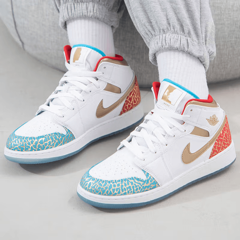Кроссовки для баскетбола Jordan Air Jordan 1 Mid "UNC to Chicago" GS - изображение 4