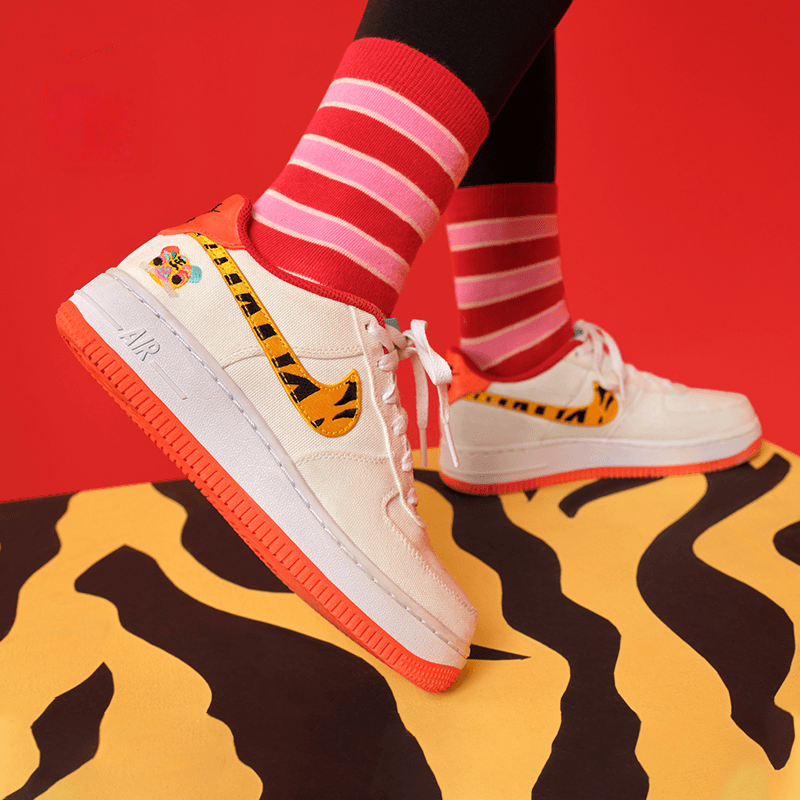 Кроссовки Nike Air Force 1 LV8 "Year of the Tiger" CNY GS - изображение 4