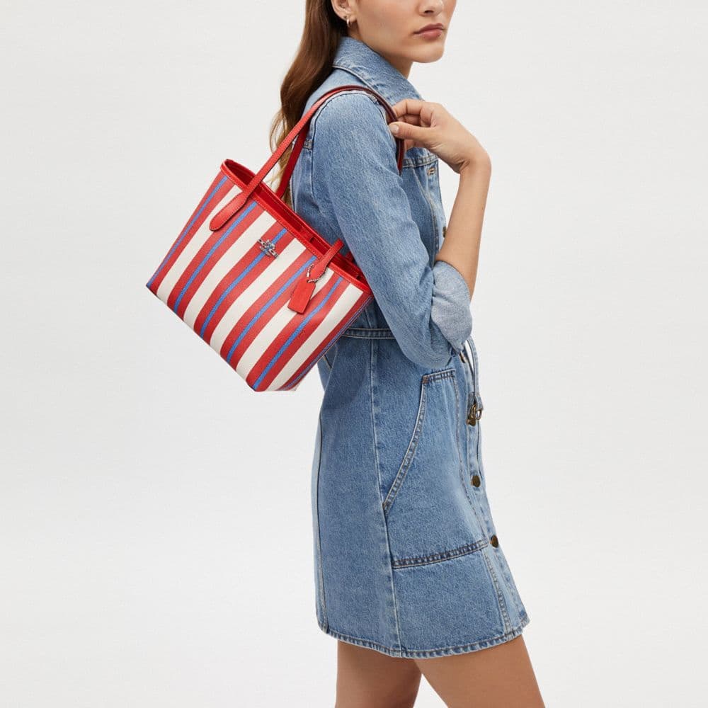 Мини-сумка Coach Striped Logo Tote Small Red Blue - изображение 4