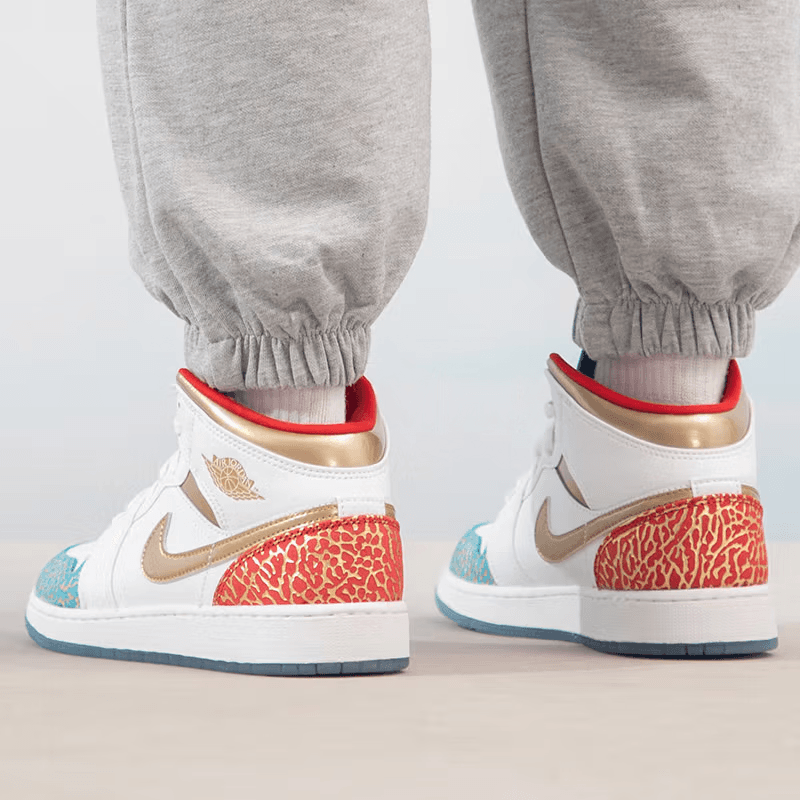 Кроссовки для баскетбола Jordan Air Jordan 1 Mid "UNC to Chicago" GS - изображение 5