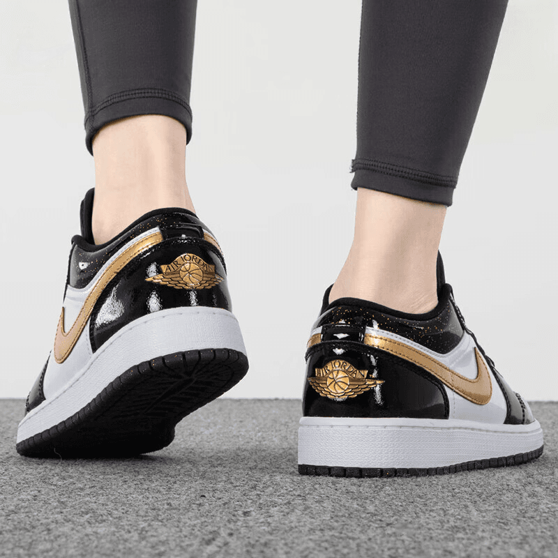 Кроссовки для баскетбола Jordan Air Jordan 1 "Gold Toe" GS - изображение 4