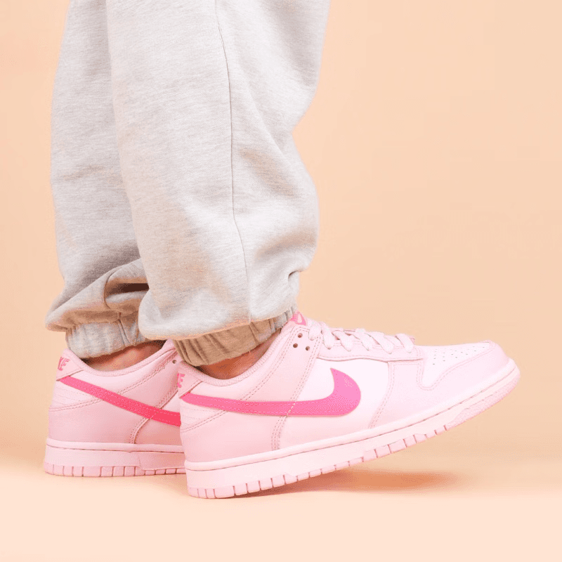 Кроссовки Nike Dunk Low Triple Pink GS - изображение 5