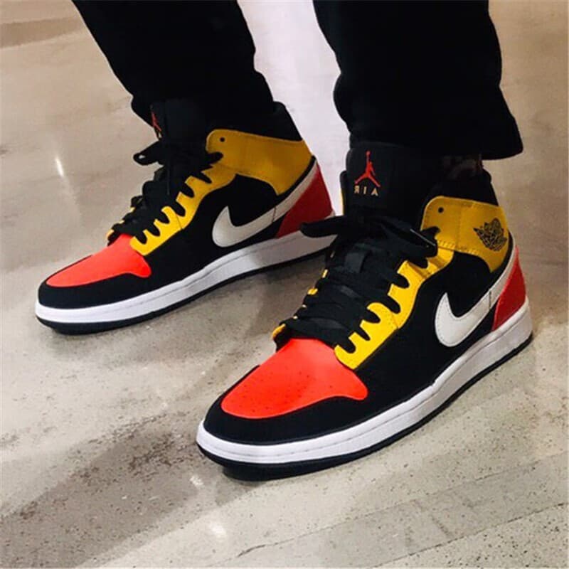Кроссовки для баскетбола Jordan Air Jordan 1 Mid SE GS - изображение 4