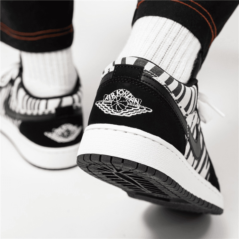 Кроссовки для баскетбола Jordan Air Jordan 1 Low Zebra GS - изображение 5