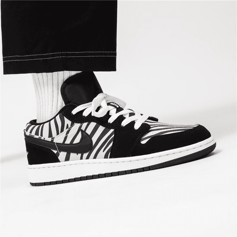 Кроссовки для баскетбола Jordan Air Jordan 1 Low Zebra GS - изображение 4