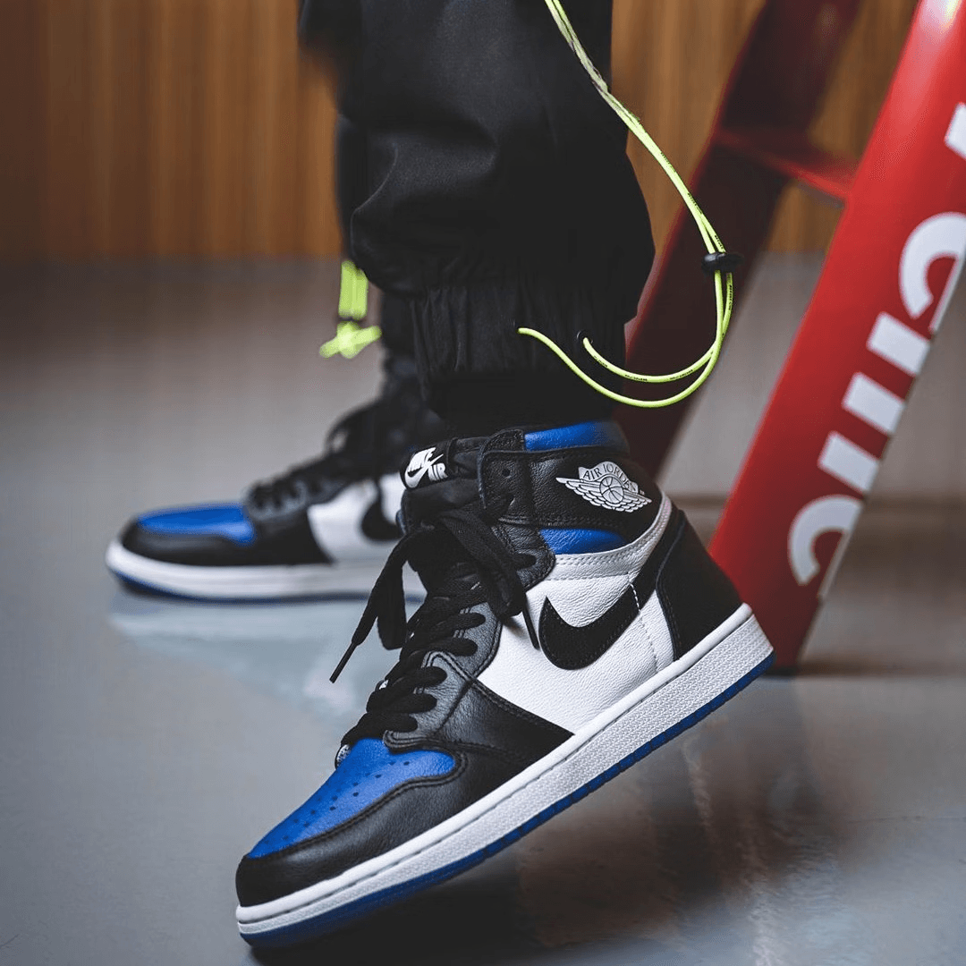 Кроссовки для баскетбола Jordan Retro High OG "White Royal" GS - изображение 3