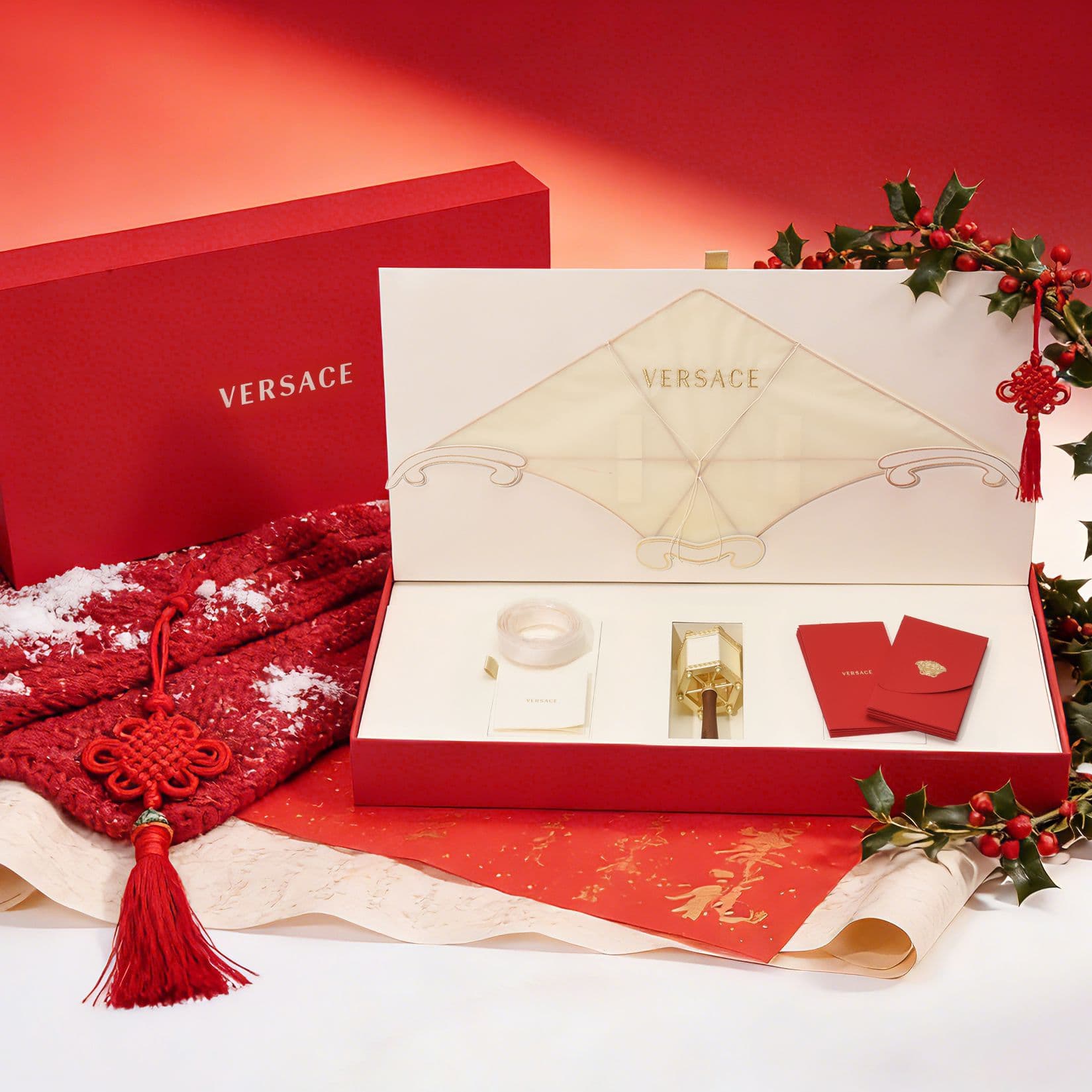 Механические часы VERSACE VE8F00324 - изображение 2