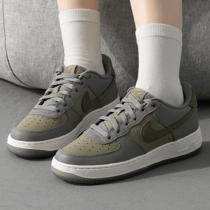 Кроссовки Nike Air Force 1 Low GS - изображение 2