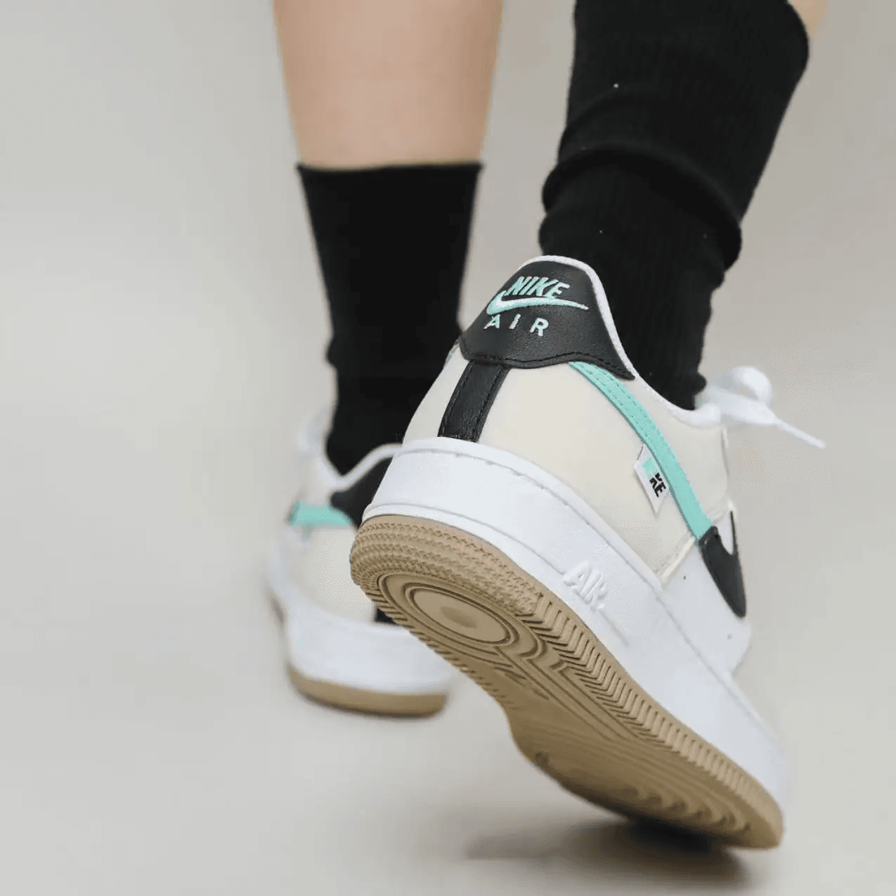Кроссовки Nike Air Force 1 Low Spliced Swoosh GS - изображение 4