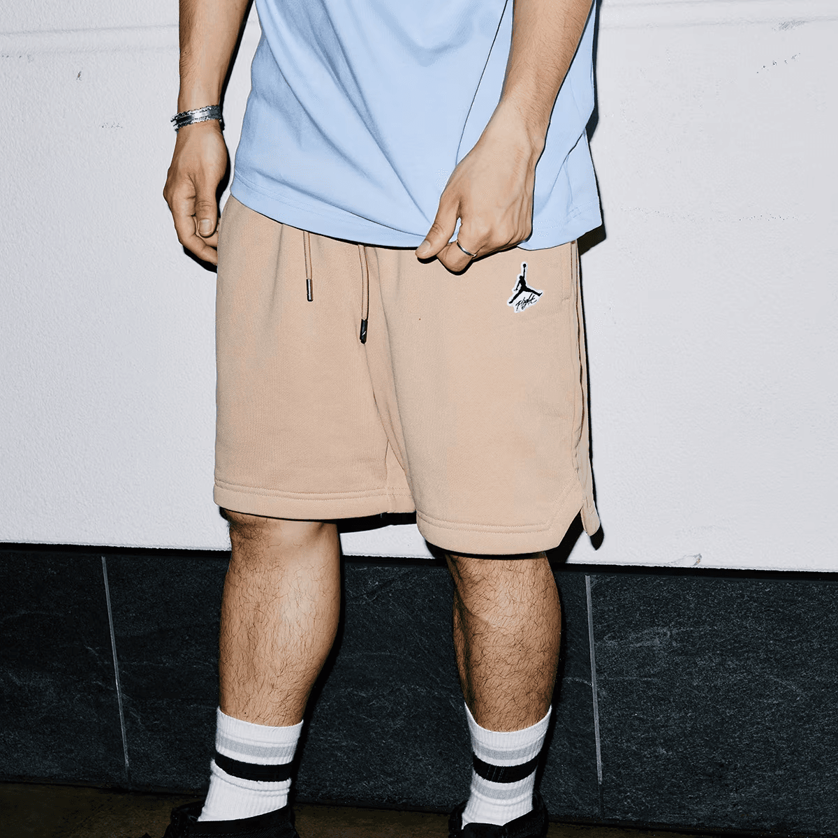 Тренировочные штаны Jordan Essentials Khaki Shorts - изображение 5