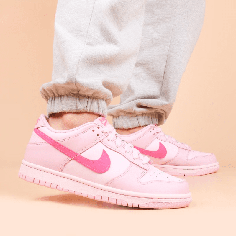 Кроссовки Nike Dunk Low Triple Pink GS - изображение 2