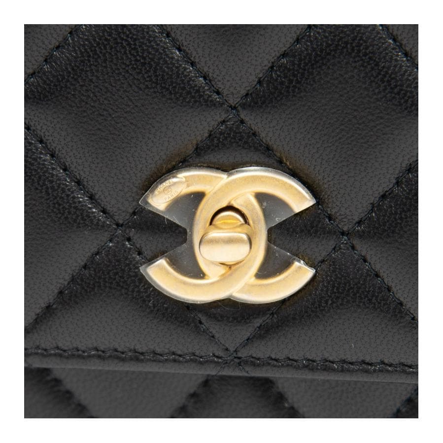 Сумка через плечо CHANEL 24K Gold Buckle Quilted Chain Bag Black - изображение 6
