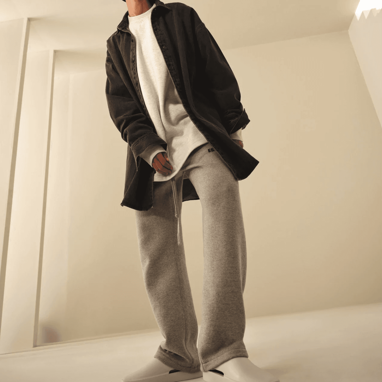 Штаны Fear of God Essentials 1977 Relaxed Sweatpants Dark Oatmeal - изображение 3