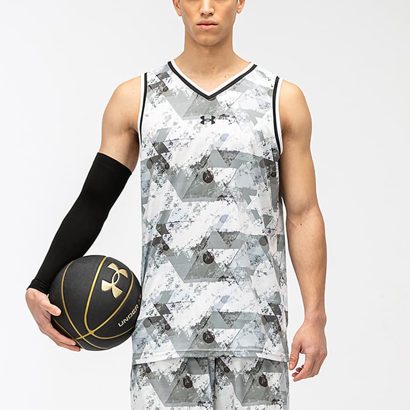 Баскетбольная майка Under Armour - изображение 3
