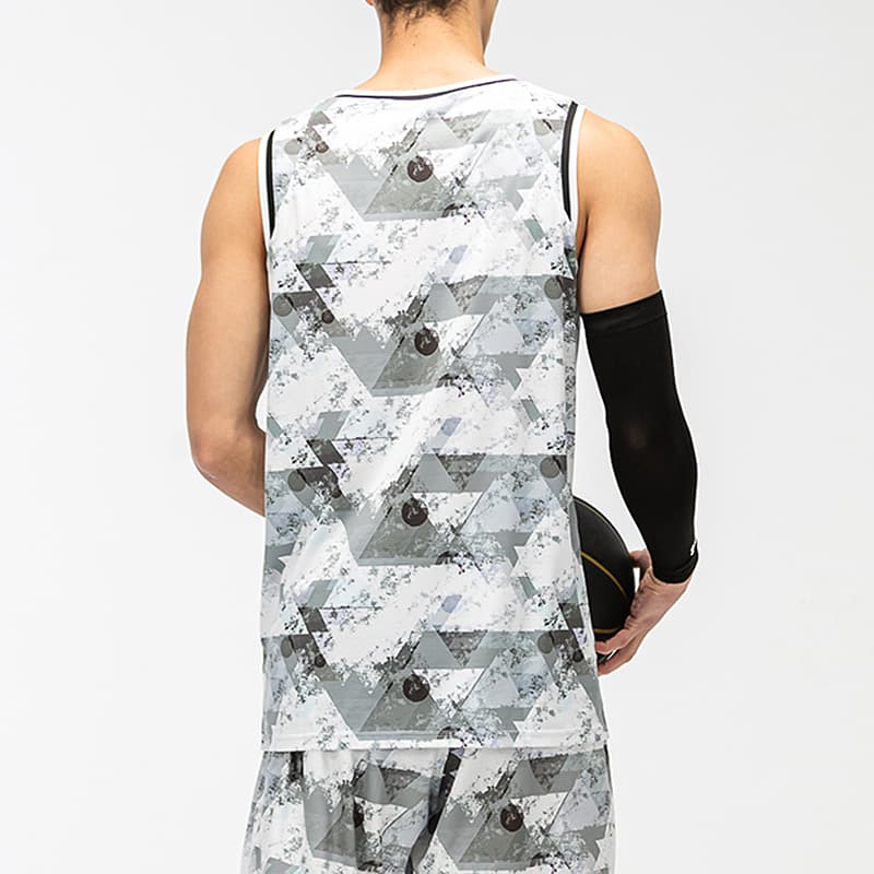 Баскетбольная майка Under Armour - изображение 4