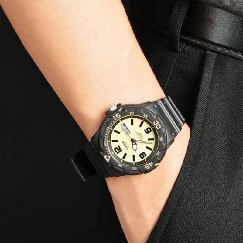 Часы CASIOYOUTHDIVER LOOK 100 MRW-200H-5B - изображение 3