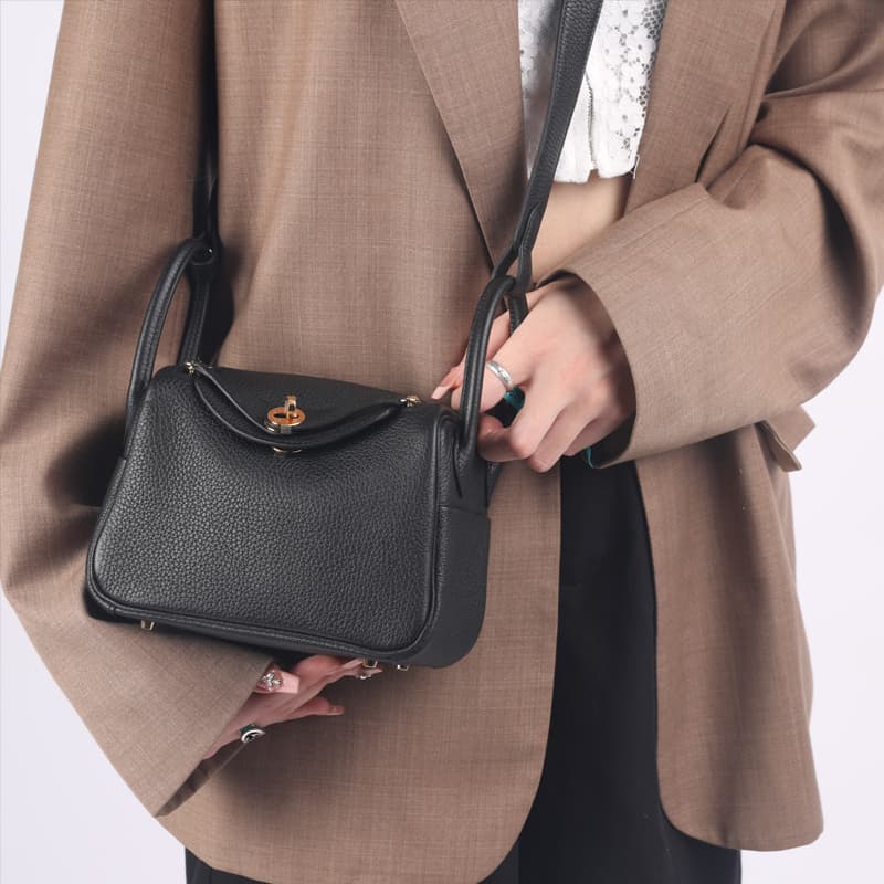 Сумка через плечо HERMES Lindy Mini 19 Taurillon Clemence Noir - изображение 11