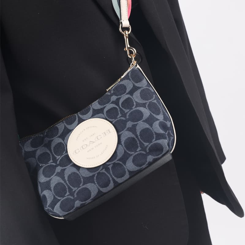 Сумка COACH Dempsey 18 Logo - изображение 7