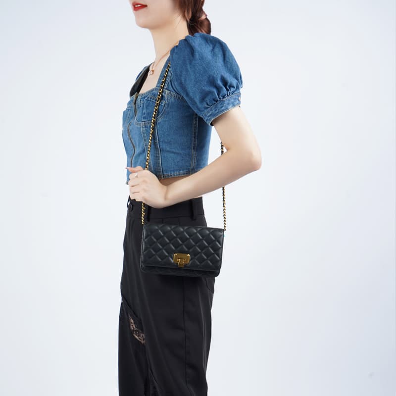 Сумка через плечо Charles & Keith Quilted Chain Shoulder Bag Black - изображение 6