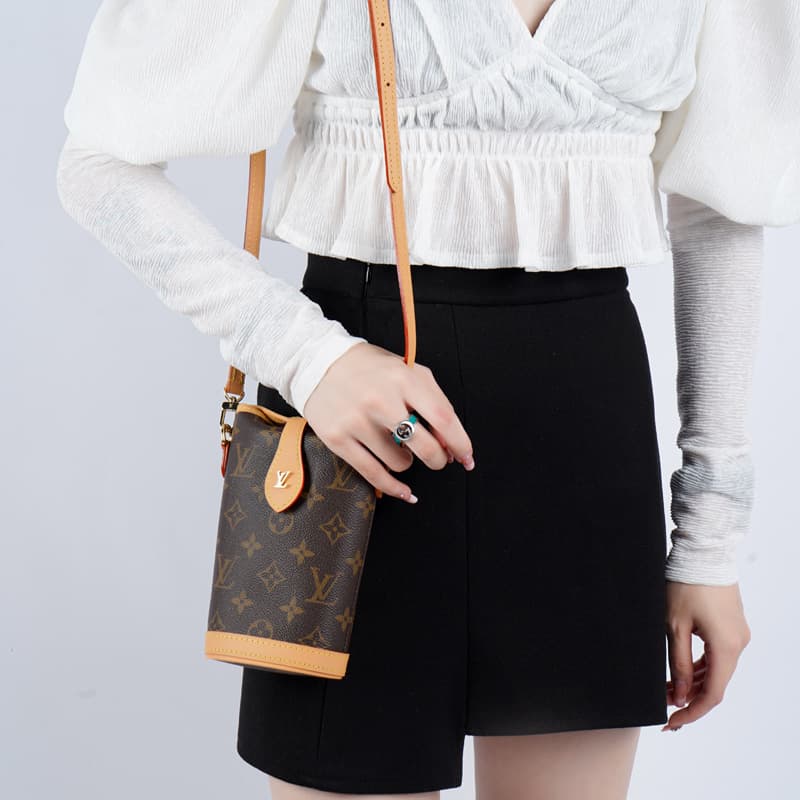 Сумка через плечо Louis Vuitton Fold Me Mini - изображение 12