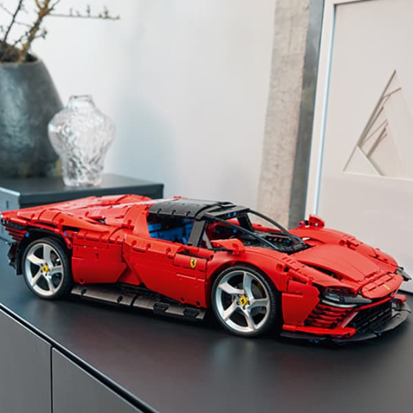 Конструктор LEGO x Ferrari Daytona SP3 - изображение 2