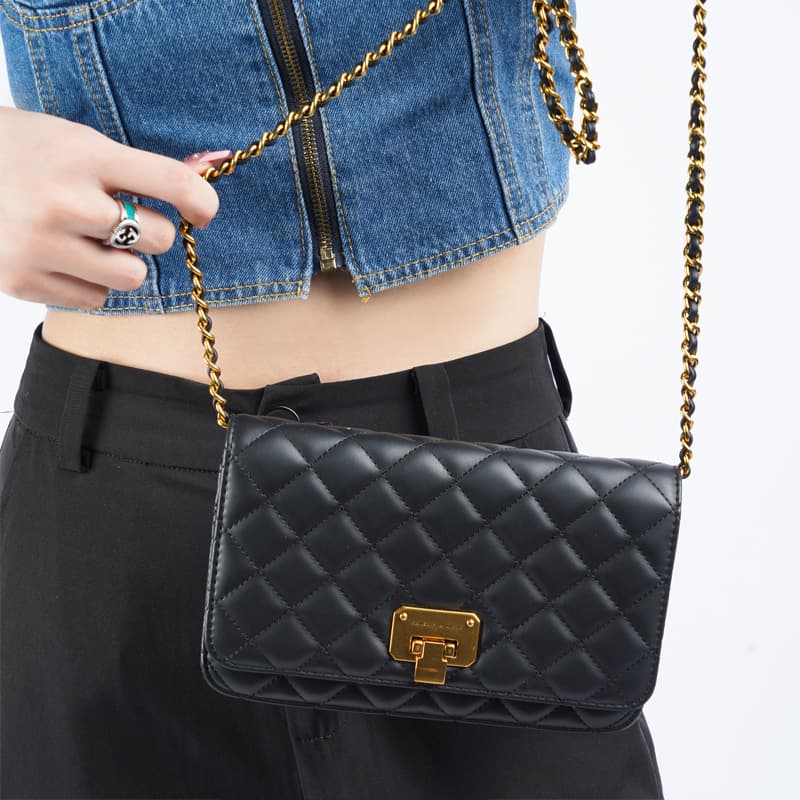 Сумка через плечо Charles & Keith Quilted Chain Shoulder Bag Black - изображение 5