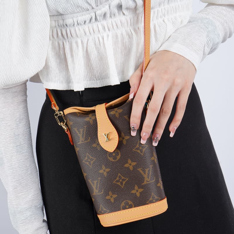 Сумка через плечо Louis Vuitton Fold Me Mini - изображение 14