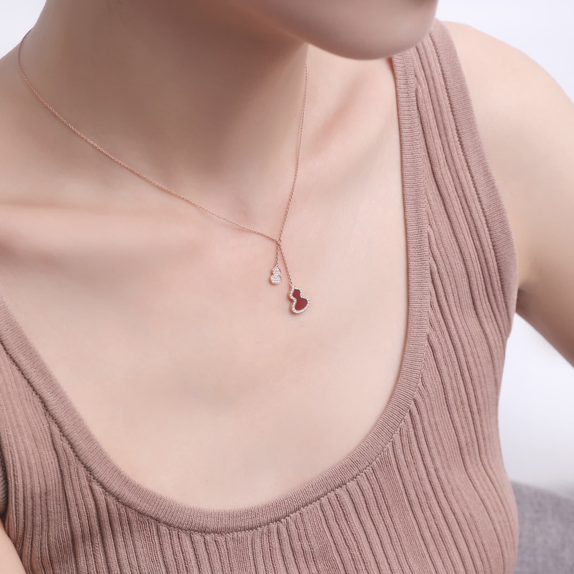 Ожерелье Qeelin Wulu Petite Wulu 18K - изображение 4