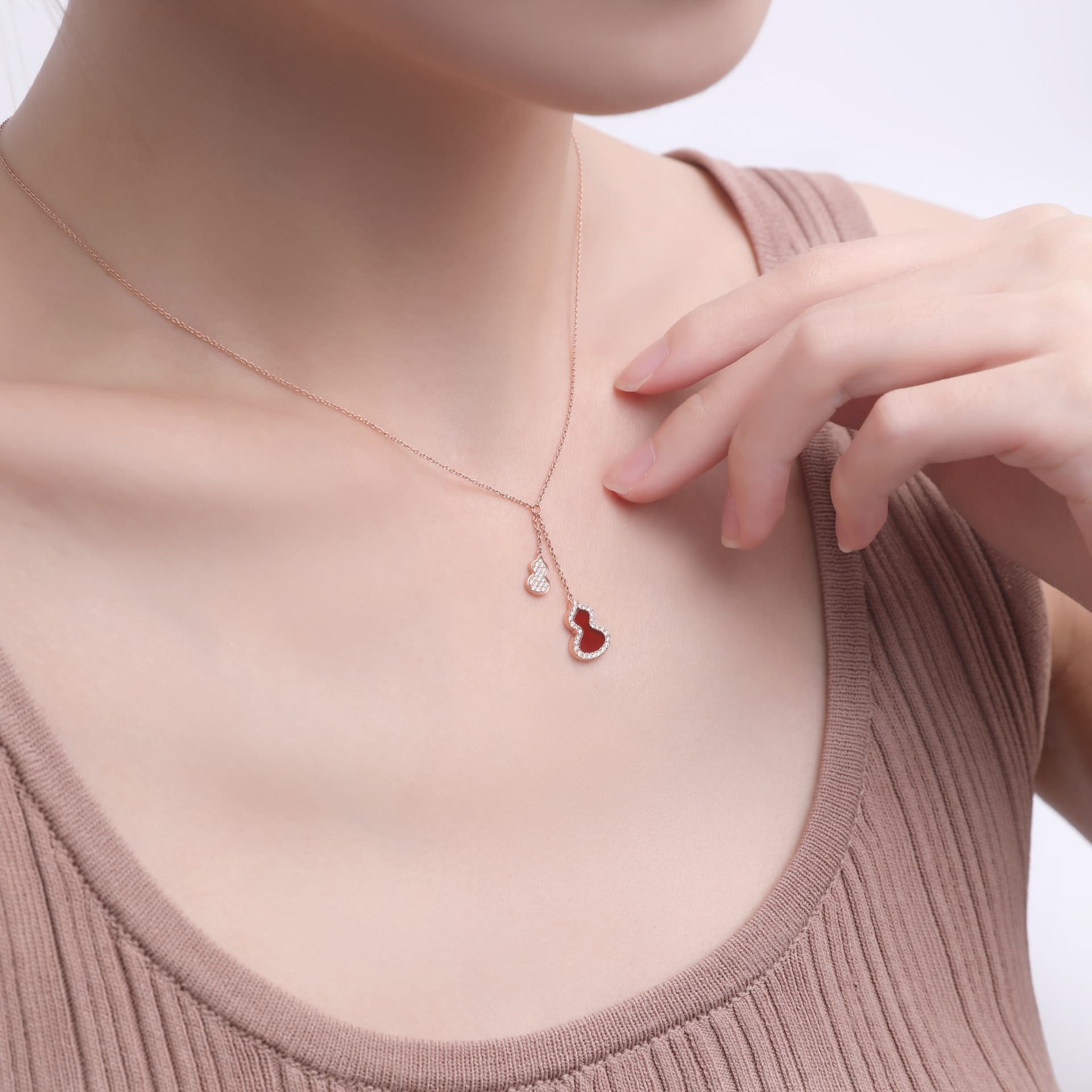 Ожерелье Qeelin Wulu Petite Wulu 18K - изображение 5
