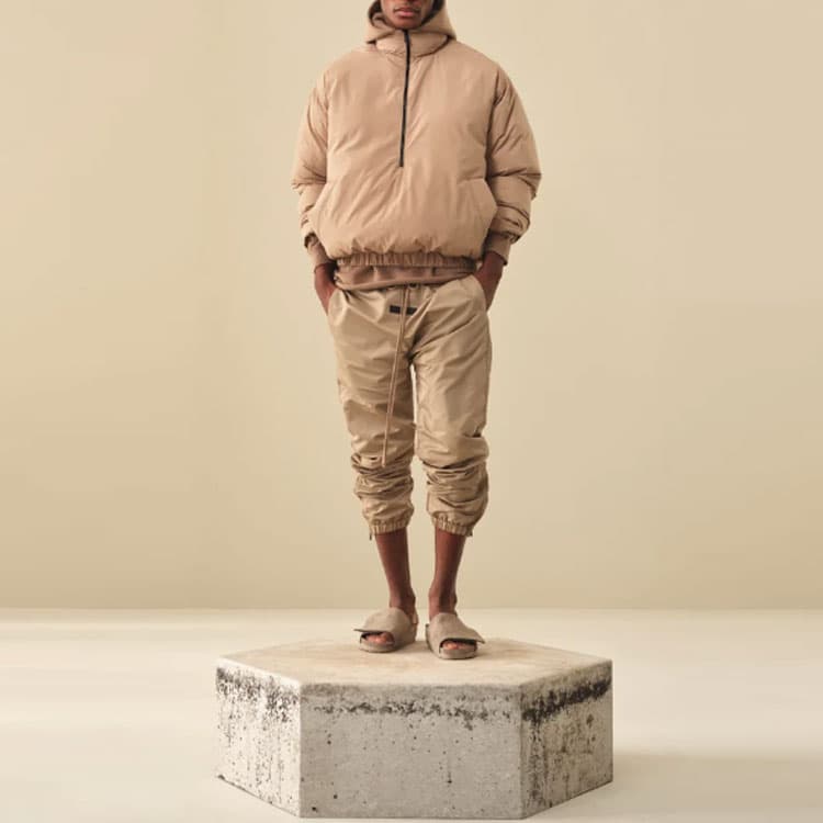 Зимняя куртка пуховик Fear of God Essentials SS22 Half-zip Puffer Oak - изображение 3