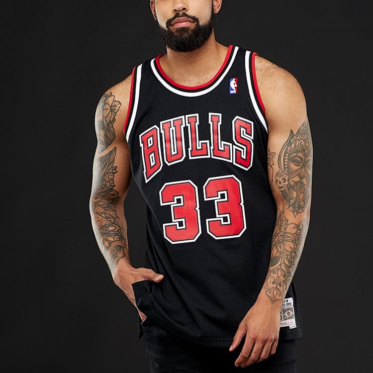 Баскетбольная майка Mitchell & Ness Bulls Pippen 33 Jersey - изображение 3