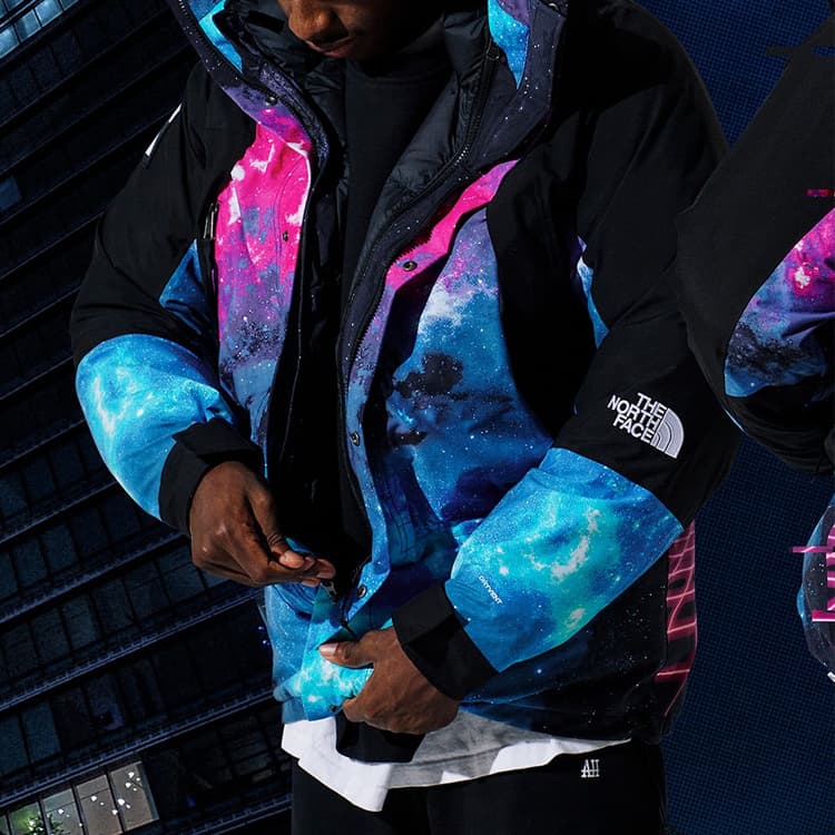 Демисезонная куртка The North Face x Invincible Mountain Light Jacket Metaverse Neon - изображение 3