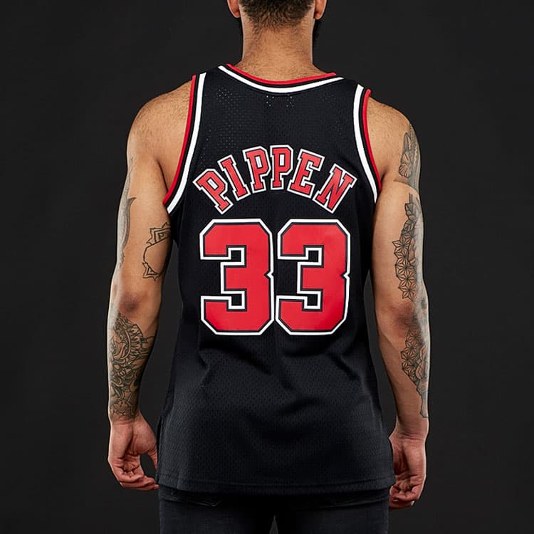 Баскетбольная майка Mitchell & Ness Bulls Pippen 33 Jersey - изображение 4