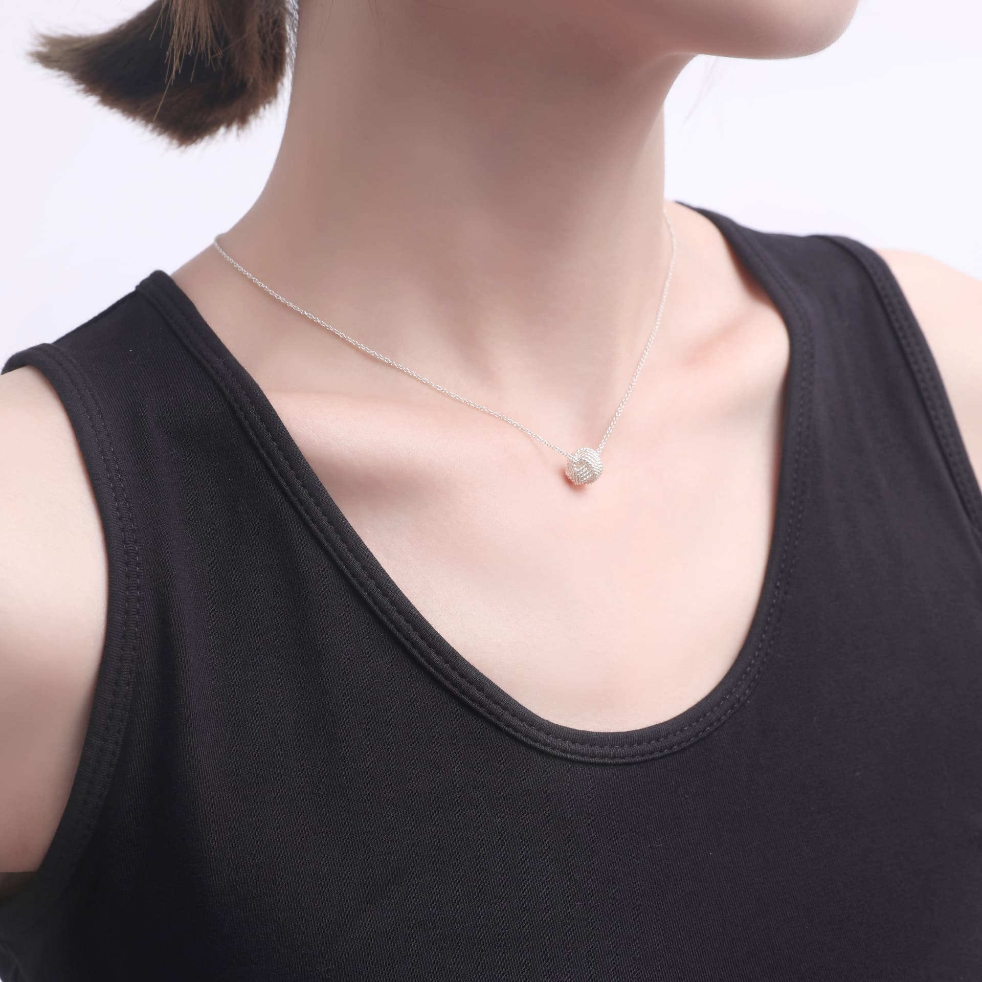Ожерелье Tiffany & Co. Lucky Knot Pendant Necklace - изображение 5