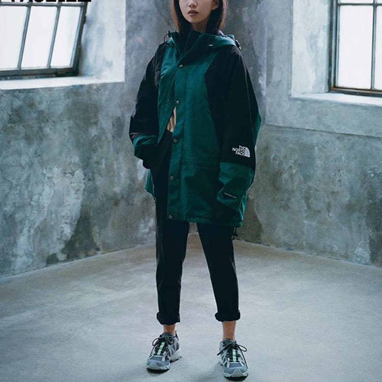 Демисезонная куртка The North Face Retro Mountain Light Futurelight - изображение 4