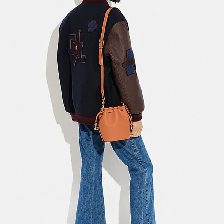Мини-сумка COACH Camila 17 Logo - изображение 4