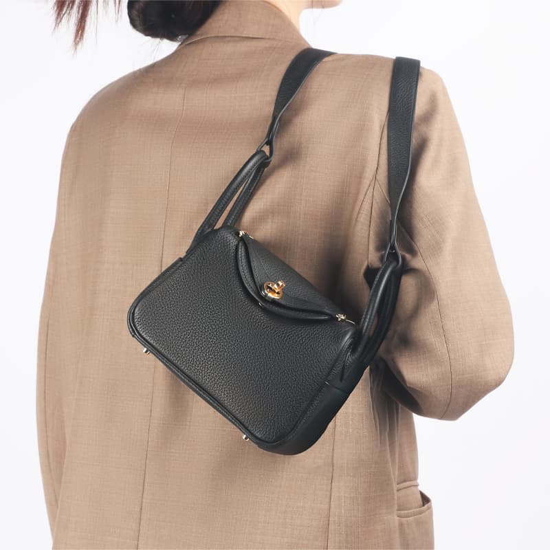 Сумка через плечо HERMES Lindy Mini 19 Taurillon Clemence Noir - изображение 12