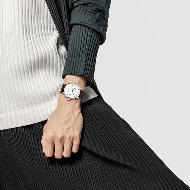Часы ISSEY MIYAKE 50 42.4mm NYAD006Y-person - изображение 4