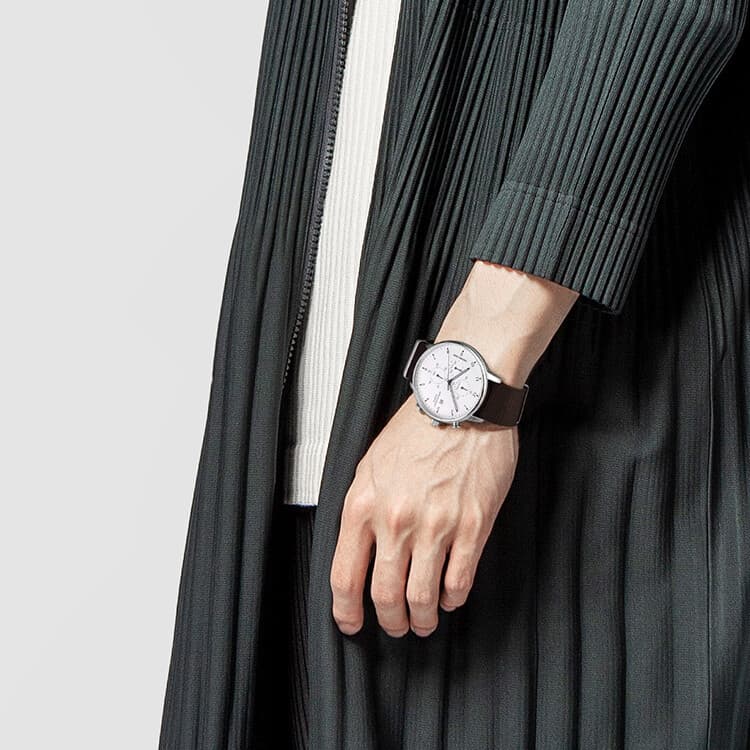 Часы ISSEY MIYAKE 50 42.4mm NYAD006Y-person - изображение 5