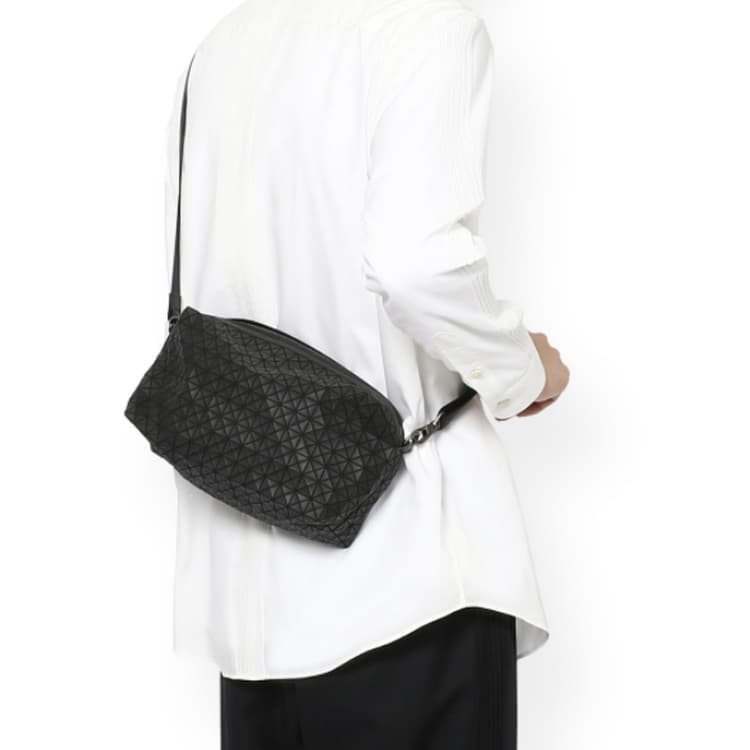 Сумка через плечо Issey Miyake Kuro Saddle - изображение 6