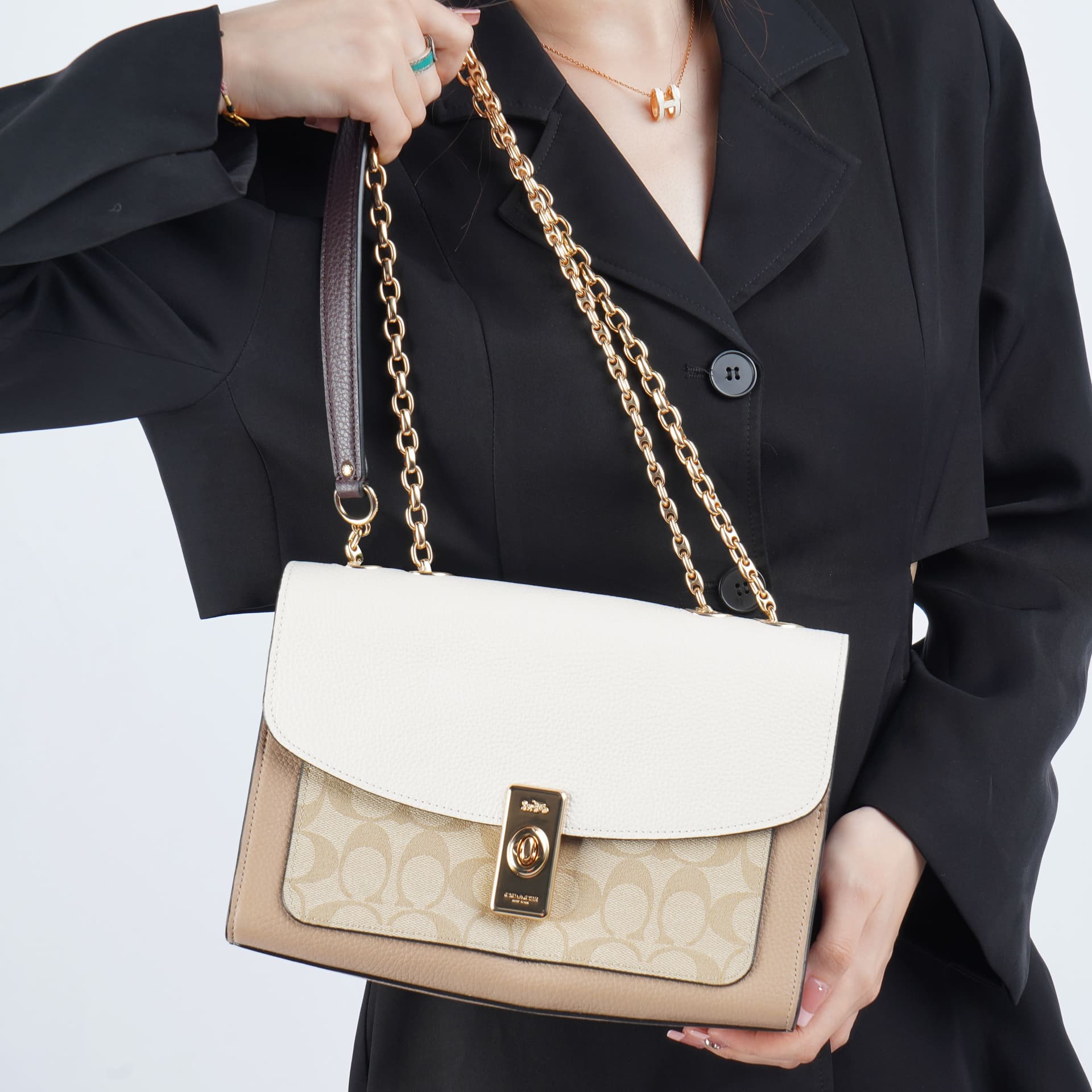 Сумка Coach Lane 26 Canvas Chain Bag Medium White Khaki - изображение 8