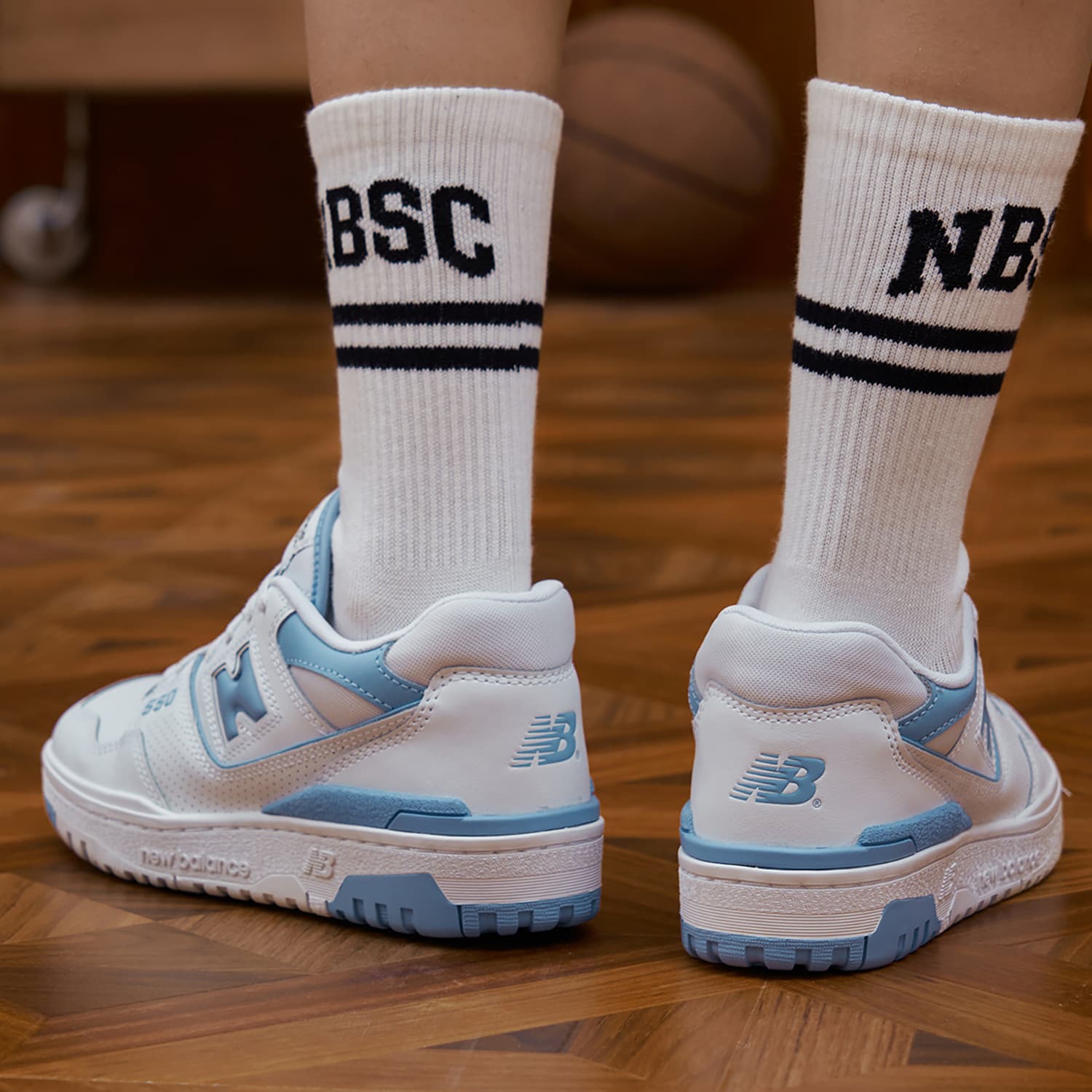 Ретро баскетбольные кроссовки New Balance 550 Light Blue White - изображение 9