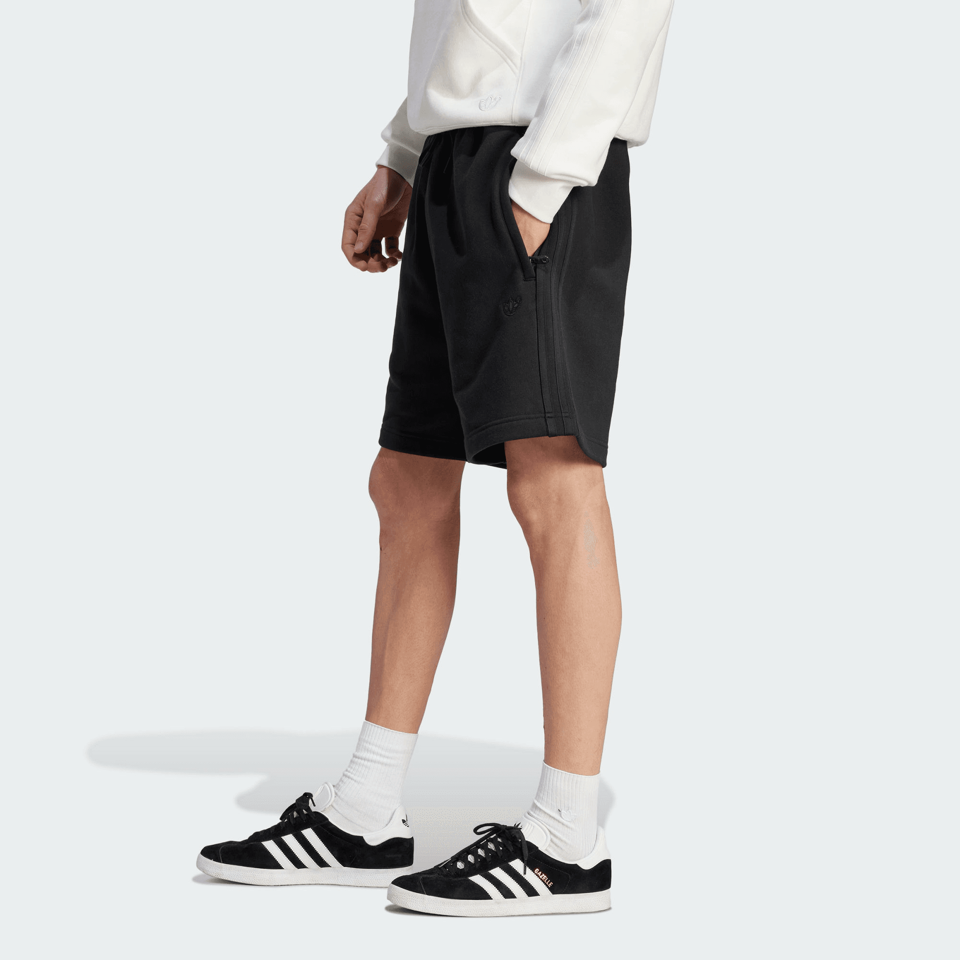Тренировочные штаны adidas Originals Essentials Shorts - изображение 2