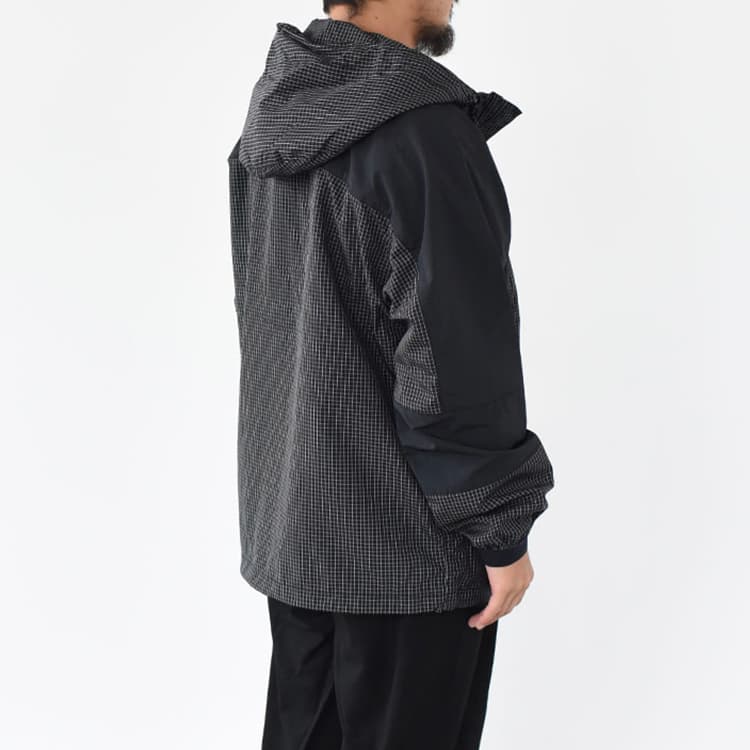 Демисезонная куртка The North Face Purple Label Mountain Wind Parka Black - изображение 3