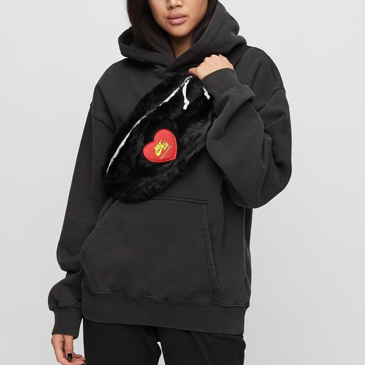 Поясная сумка Nike x Olivia Kim Heritage Waist Bag - изображение 6