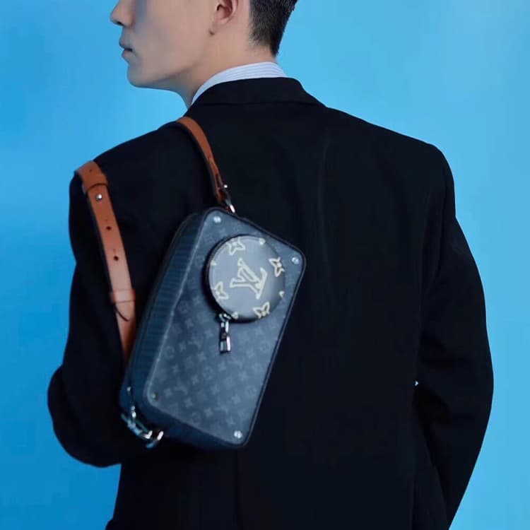 Мини-сумка Louis Vuitton Volga On Strap - изображение 7