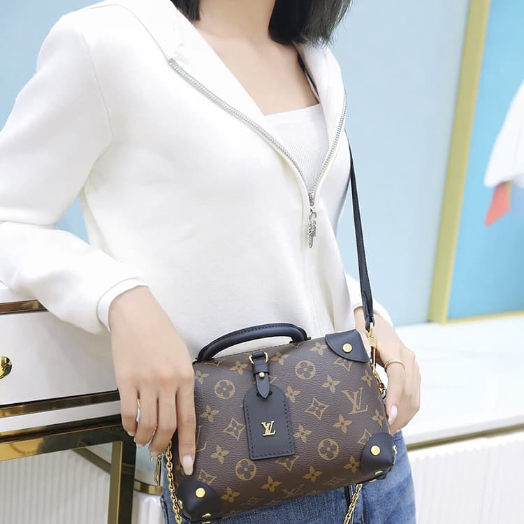 Сумка Louis Vuitton Petite Malle Souple - изображение 7