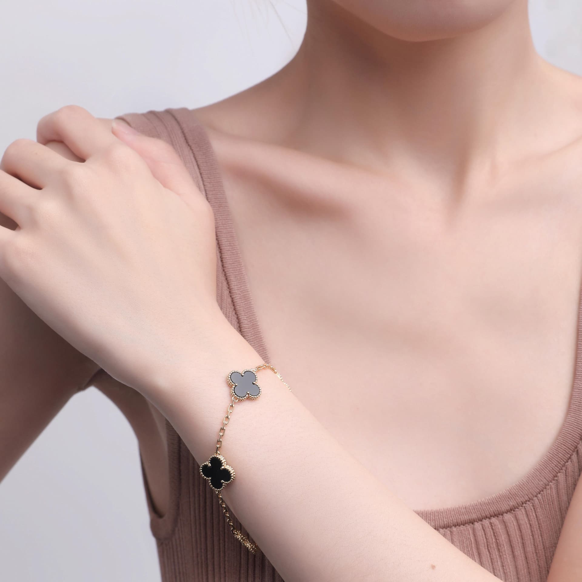 Браслет Van Cleef & Arpels Alhambra Bracelet - изображение 2